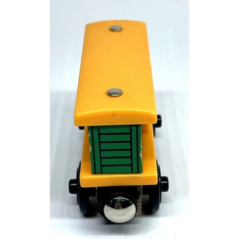 Thomas & Friends BOX CAR Wooden Magnetic Train‎ Yellow Green Sliding Door